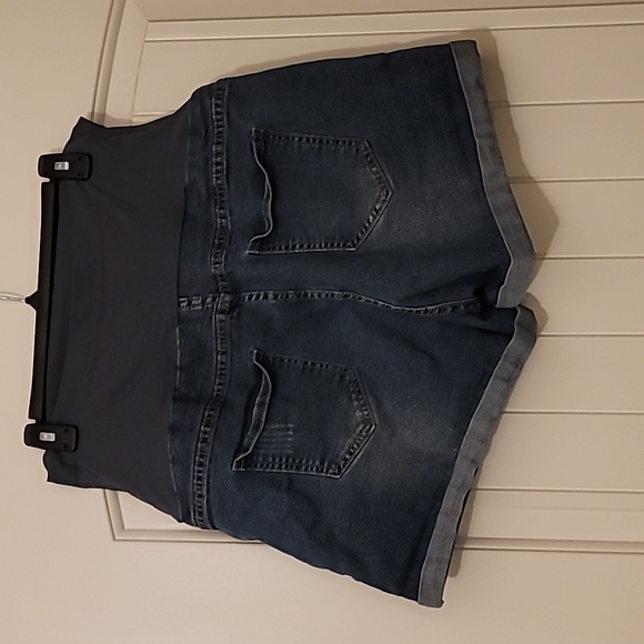 Matrnity Denim Shorts in Medium Blue Wash - Picture 3 of 5